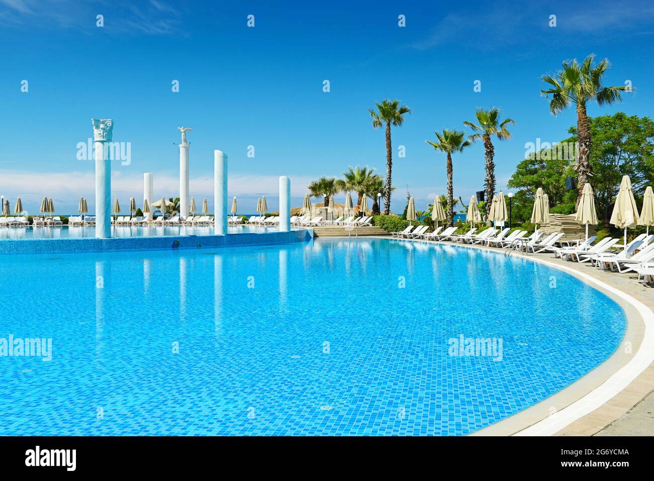Piscina all'aperto sulla spiaggia Foto Stock