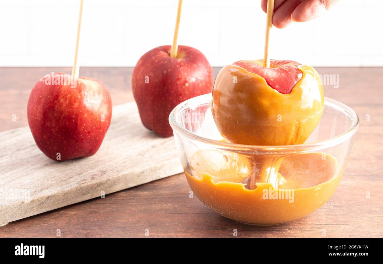 Fare mele caramello un perfetto Dessert autunno Foto Stock