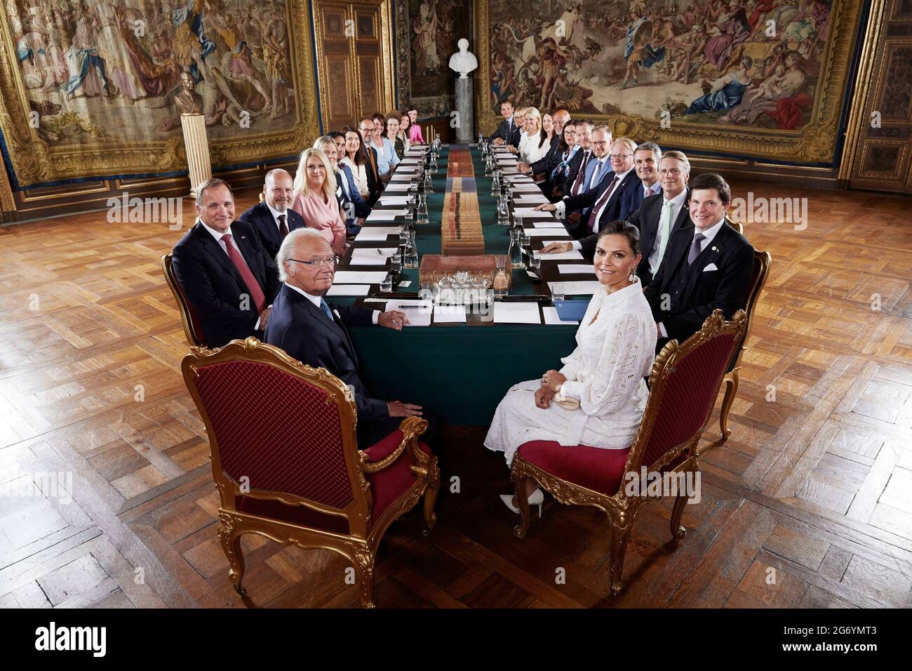 Re Carl Gustaf e la Principessa Vittoria della Corona al Consiglio del  Cambio di Governo con il nuovo Governo nella Sala d'incontro del Gabinetto  al Palazzo reale di Stoccolma in Svezia il