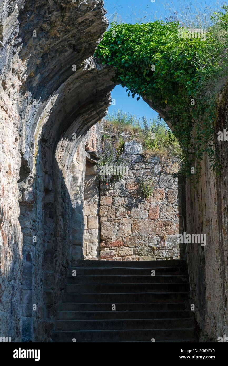 Herisson etichettato piccola città di carattere. Porta ad arco del castello. Allier. Auvergne Rodano Alpi. Francia Foto Stock