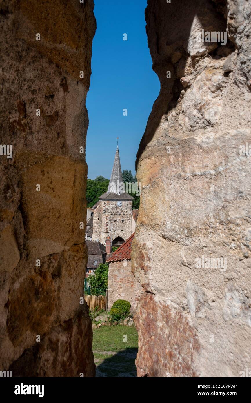 Herisson ha designato “Petite Cité de Caractère”. Chiesa di Notre Dame. Allier . Auvergne, Rodano Alpes. Francia Foto Stock
