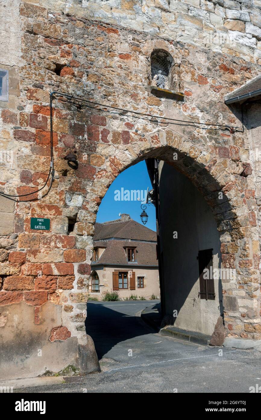 Herisson designato "Petite Cité de Caractère". Ingresso della città. Allier. Auvergne Rodano Alpi. Francia. Il doo Foto Stock