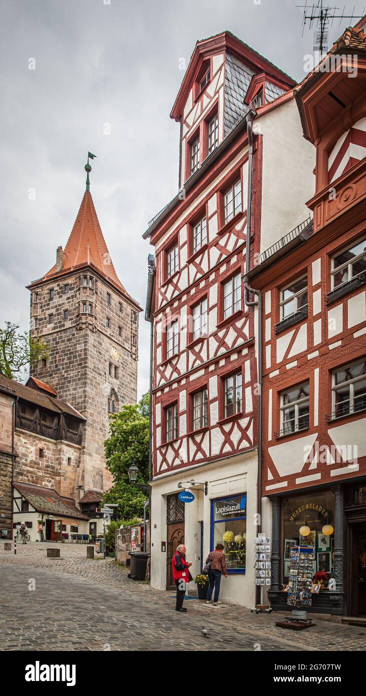 Norimberga, Germania - 17 maggio 2016: Strada nel centro storico di Norimberga Foto Stock
