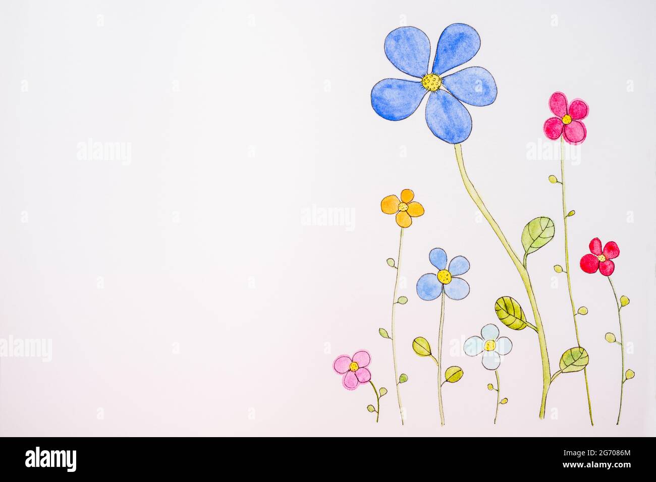 Carta d'arte floreale. Cartolina disegnata a mano con fiori carini su carta di tela bianca. Spazio di copia. Foto Stock