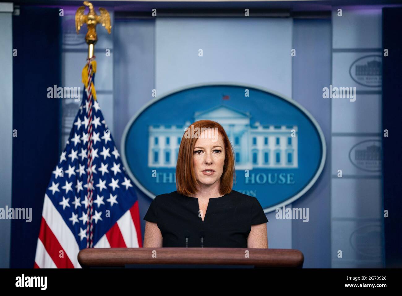 Washington DC, Stati Uniti . 09 luglio 2021. Il segretario della Casa Bianca Jen Psaki parla con i giornalisti durante il briefing quotidiano della Casa Bianca alla Casa Bianca venerdì 9 luglio 2021 a Washington, DC Credit: Alex Edelman/Pool via CNP /MediaPunch Credit: MediaPunch Inc/Alamy Live News Foto Stock