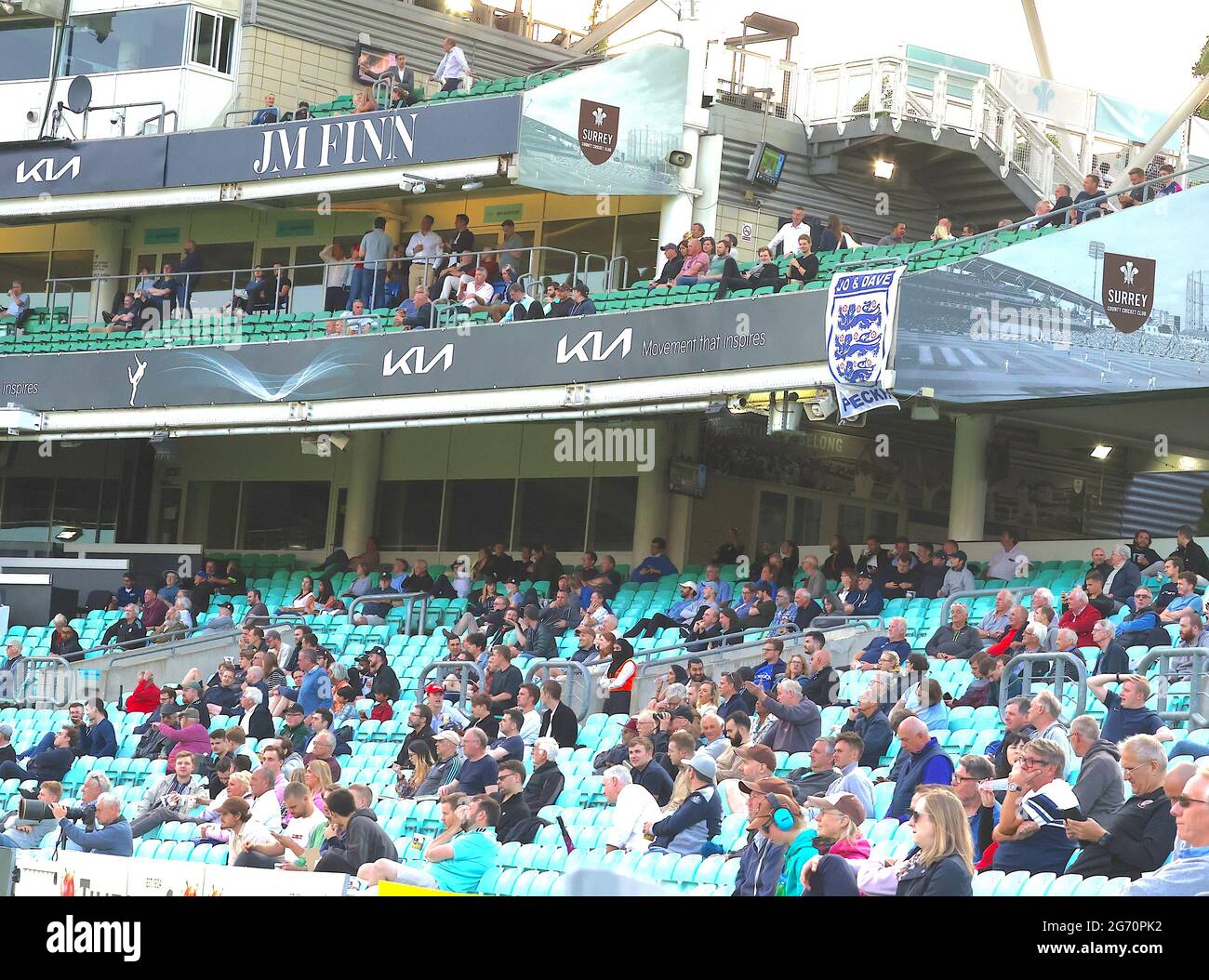 Londra, Regno Unito. 09 luglio 2021. 9 luglio 2021. Londra, Regno Unito. Una bandiera di calcio inglese appesa al Kia Oval in vista della finale dei Campionati europei, mentre Surrey prende il Kent nella partita di cricket Vitality T20 Blast al Kia Oval. David Rowe/Alamy Live News. Credit: David Rowe/Alamy Live News Foto Stock