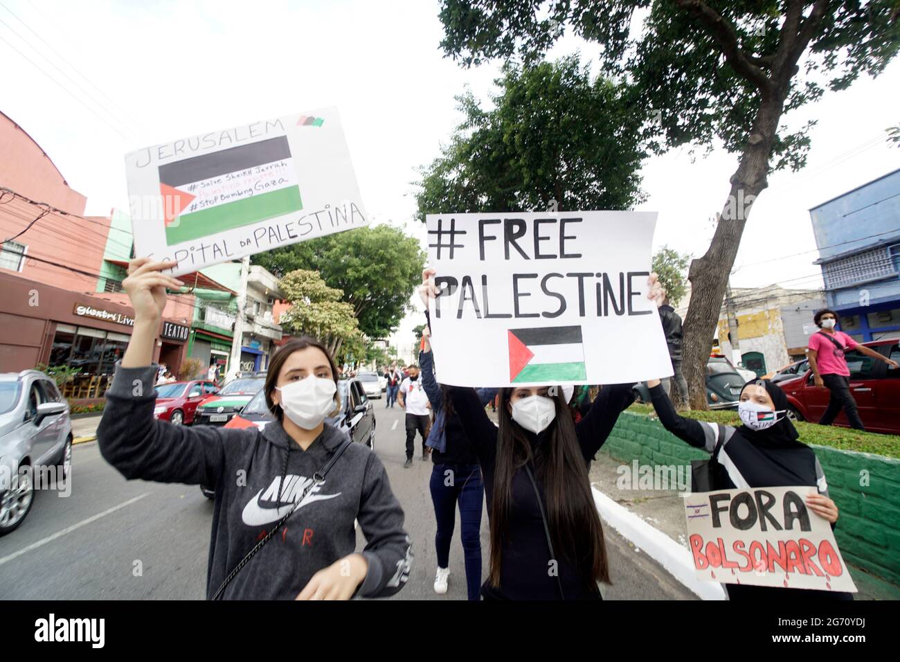 15 maggio 2021, SÃ£o Paulo, SÃ£o Paulo, Brasile: SP - SÃ£o Paulo - 15/05/2021 - SÃƒO PAULO, protesto CONTRO o MASSACRE da PALESTINA - COM bandeiras e cartazes, palestinos residentes em SÃ£o Paulo, descendentes e simpatizantes da causa palestina, Marcham em protesto contro o Estado de Israel e clamam por um fim do massacre palestino na tarde sÃ¡bado (15). Organizado pela Frente Palestina Livre e pelo Sanaud Juventude Palestina, o encontro aconteceu na Rua Rui Barbosa, no bairro Bela Vista, na regiÃ£o Central da cidade de SÃ£o Paulo, e seguuiu para o EstÃ¡Dio do Pacaembu, na regiÃ£o Central. (CRE Foto Stock