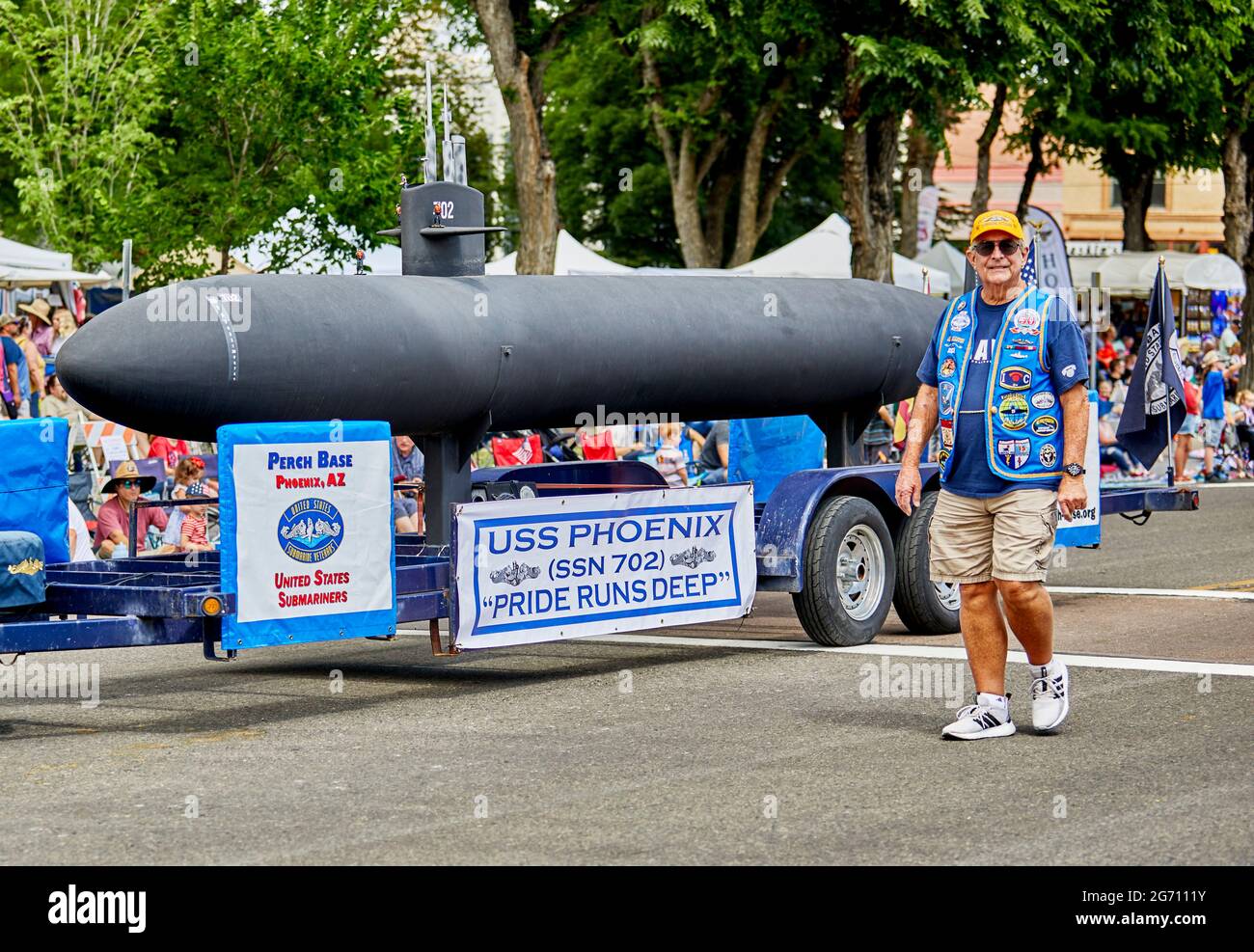 Prescott, Arizona, USA - 3 luglio 2021: Replica del sottomarino USS Phoenix nella sfilata del 4 luglio Foto Stock
