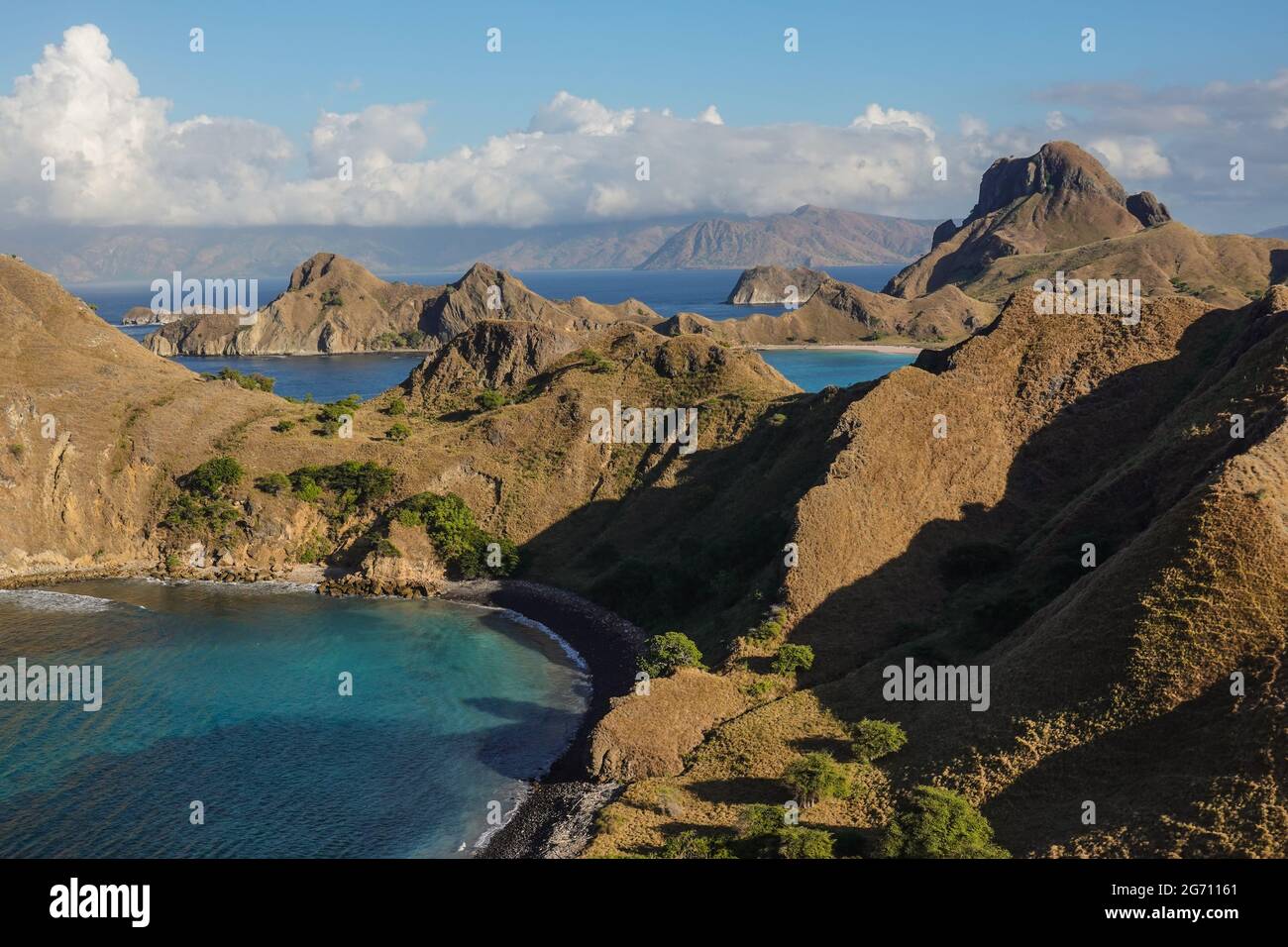 Vista spettacolare della famosa isola di Padar nell'area di Komodo vicino a Labuan Bajo a Flores, Indonesia Foto Stock