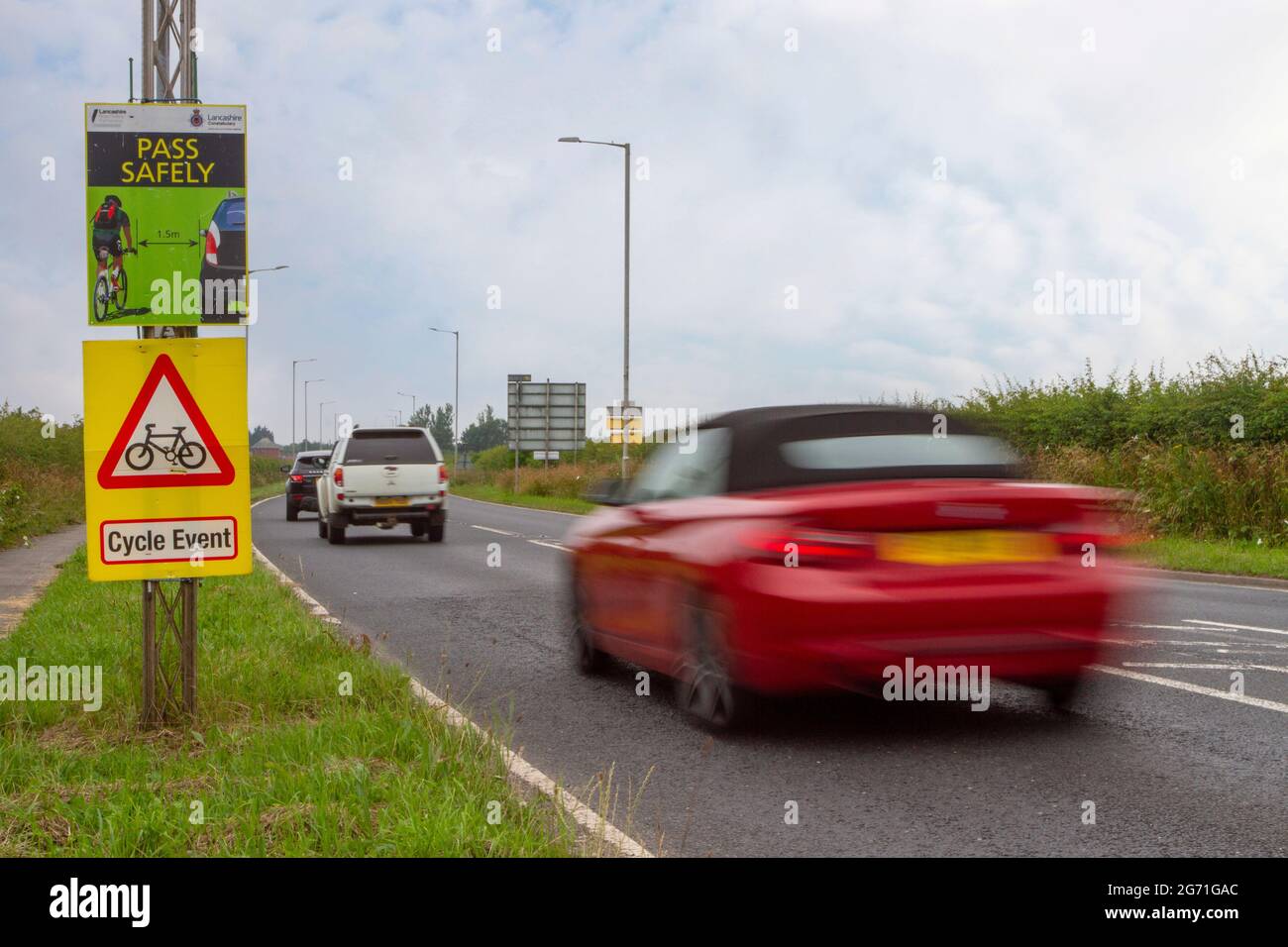 Pass Safely Sign Cycle Event, Police Community Road Safety Partnership   segnali stradali a Southport, Regno Unito Foto Stock