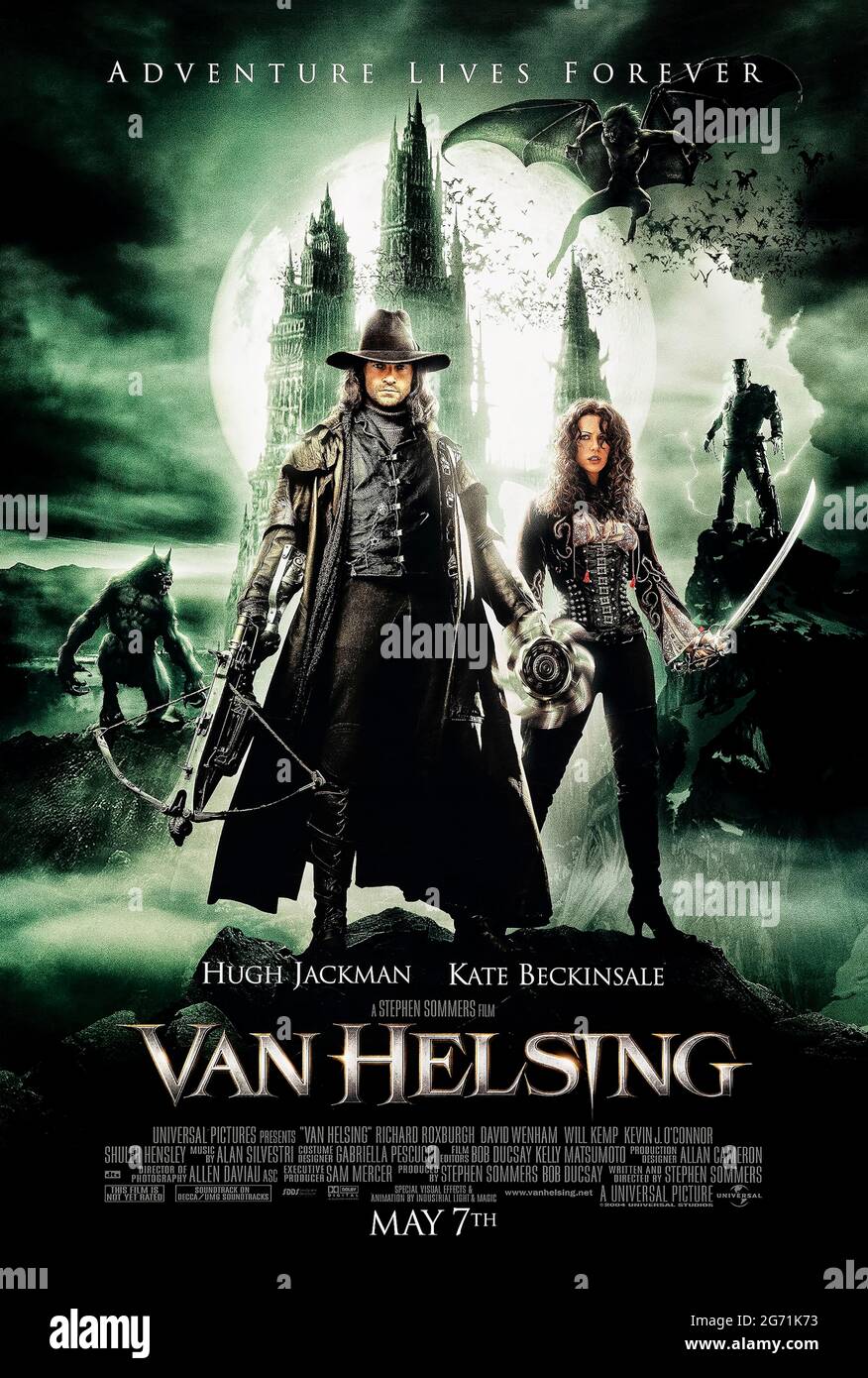 Van Helsing (2004) diretto da Stephen Sommers e interpretato da Hugh Jackman, Kate Beckinsale e Richard Roxburgh. L'orrore gotico dove il famoso cacciatore di mostri viaggia in Transilvania per affrontare il conte Dracula che sta sperimentando utilizzando la ricerca del dottor Frankenstein. Foto Stock