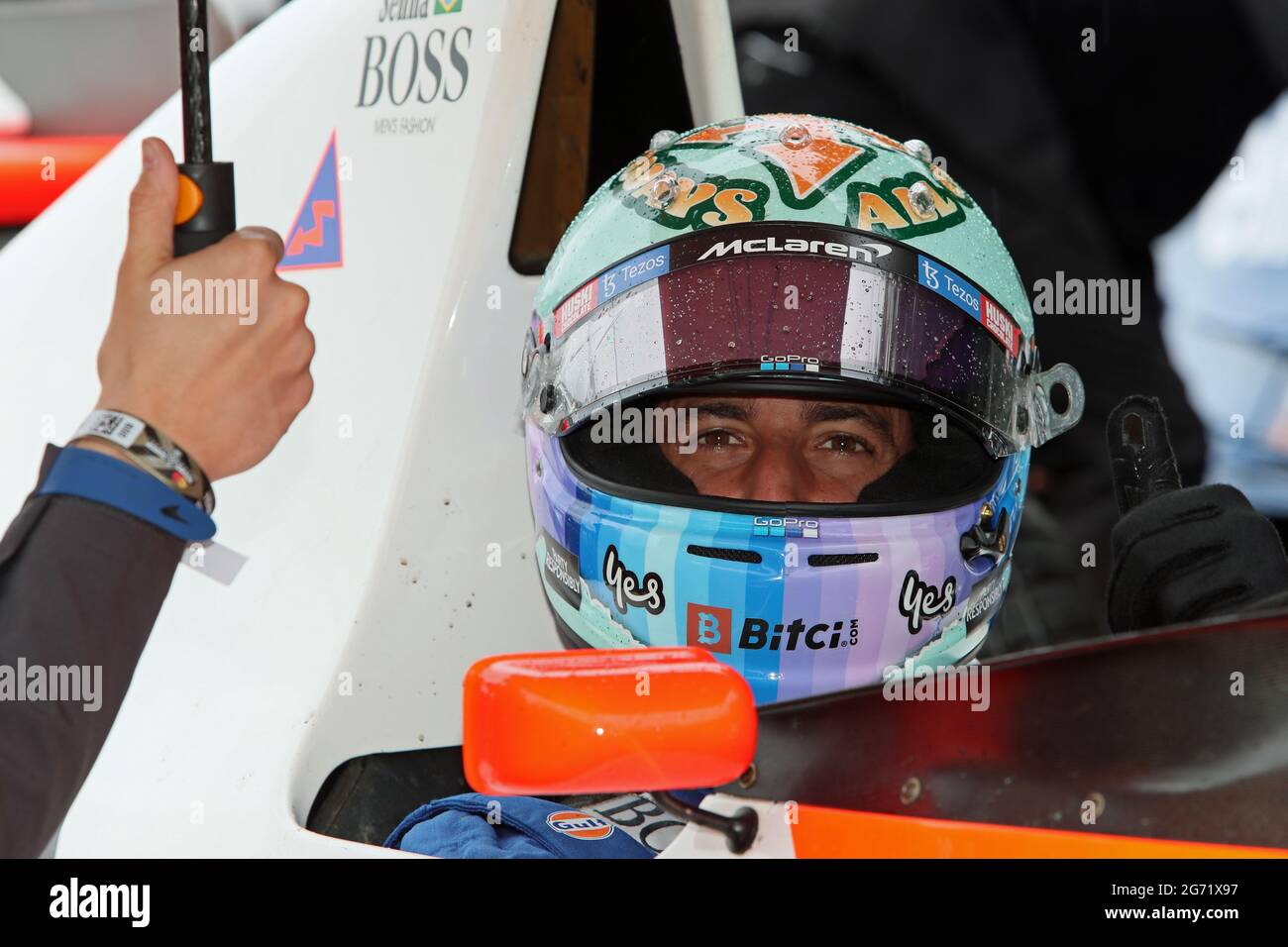 Goodwood, West Sussex, Regno Unito. 10 luglio 2021. Daniel Ricciardo McLaren pilota di Formula 1 al Goodwood Festival of Speed – ‘The Maestros – Motorsports Great All-Rounders’, a Goodwood, West Sussex, UK. © Malcolm Greig/Alamy Live News Foto Stock