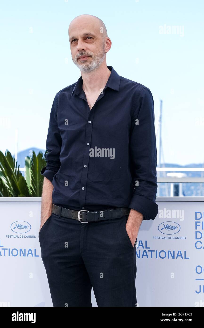 Palais des festival, Cannes, Francia. 9 luglio 2021. Sebastian Meise si pone alla Grande libertà Photocall. . Foto di Julie Edwards./Alamy Live News Foto Stock