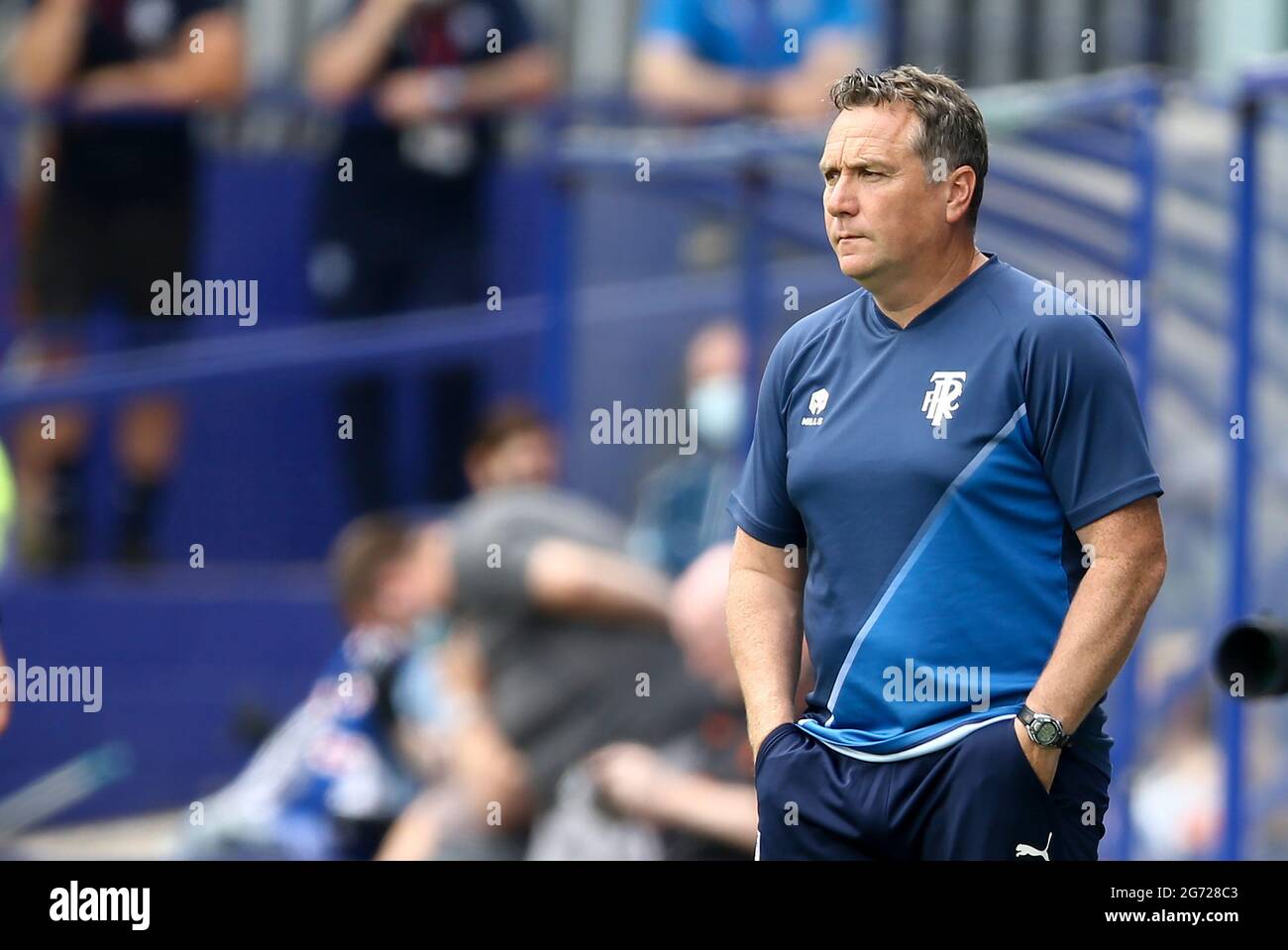 Birkenhead, Regno Unito. 10 luglio 2021. Topolino Mellon, responsabile di Tranmere Rovers, si occupa di questo aspetto. Incontro amichevole pre-stagione, Tranmere Rovers contro Rangers a Prenton Park, Birkenhead, Wirral sabato 10 luglio 2021. Questa immagine può essere utilizzata solo per scopi editoriali. Solo per uso editoriale, è richiesta una licenza per uso commerciale. Nessun uso in scommesse, giochi o un singolo club/campionato/giocatore publications.pic di Chris Stading/Andrew Orchard sports photography/Alamy Live News Credit: Andrew Orchard sports photography/Alamy Live News Foto Stock