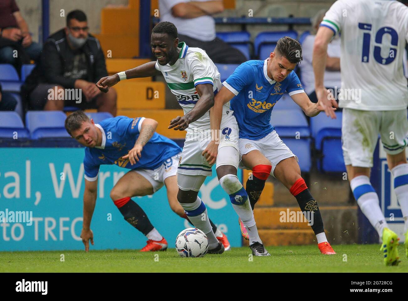 Birkenhead, Regno Unito. 10 luglio 2021. Emmanuel Dieseruvwe di Tranmere Rovers (9) in azione. Incontro amichevole pre-stagione, Tranmere Rovers contro Rangers a Prenton Park, Birkenhead, Wirral sabato 10 luglio 2021. Questa immagine può essere utilizzata solo per scopi editoriali. Solo per uso editoriale, è richiesta una licenza per uso commerciale. Nessun uso in scommesse, giochi o un singolo club/campionato/giocatore publications.pic di Chris Stading/Andrew Orchard sports photography/Alamy Live News Credit: Andrew Orchard sports photography/Alamy Live News Foto Stock