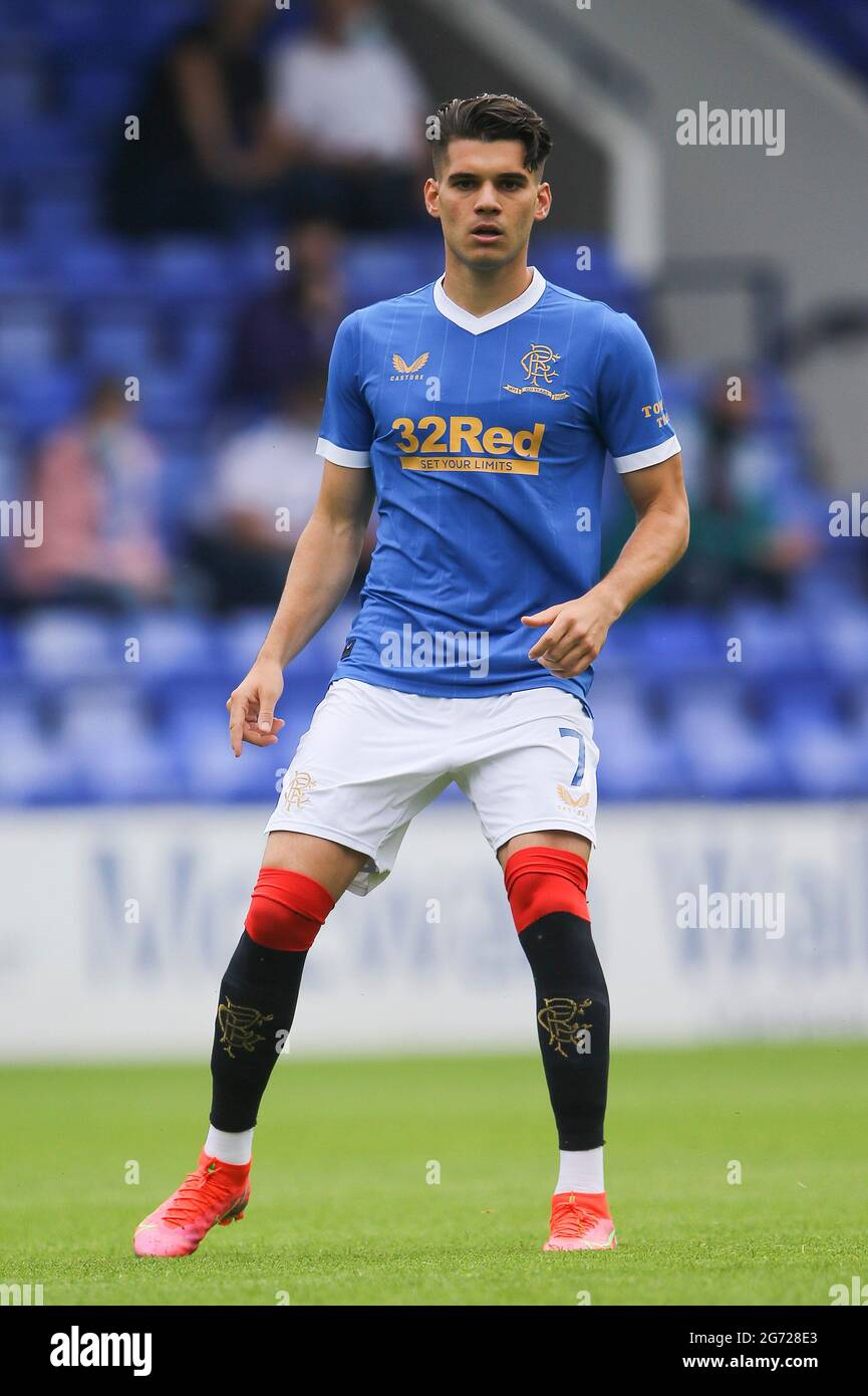 Birkenhead, Regno Unito. 10 luglio 2021. Ianis Hagi (7) di Rangers guarda sopra. Incontro amichevole pre-stagione, Tranmere Rovers contro Rangers a Prenton Park, Birkenhead, Wirral sabato 10 luglio 2021. Questa immagine può essere utilizzata solo per scopi editoriali. Solo per uso editoriale, è richiesta una licenza per uso commerciale. Nessun uso in scommesse, giochi o un singolo club/campionato/giocatore publications.pic di Chris Stading/Andrew Orchard sports photography/Alamy Live News Credit: Andrew Orchard sports photography/Alamy Live News Foto Stock