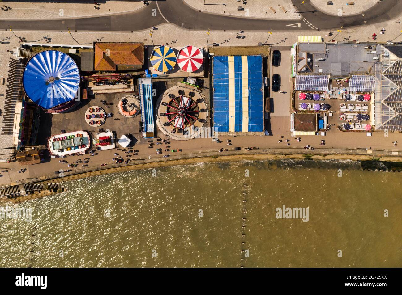 BRIDLINGTON, REGNO UNITO, 9 LUGLIO 2021. Vista panoramica aerea della fiera e del lungomare della piccola cittadina costiera dello Yorkshire di Bridlington. Foto Stock