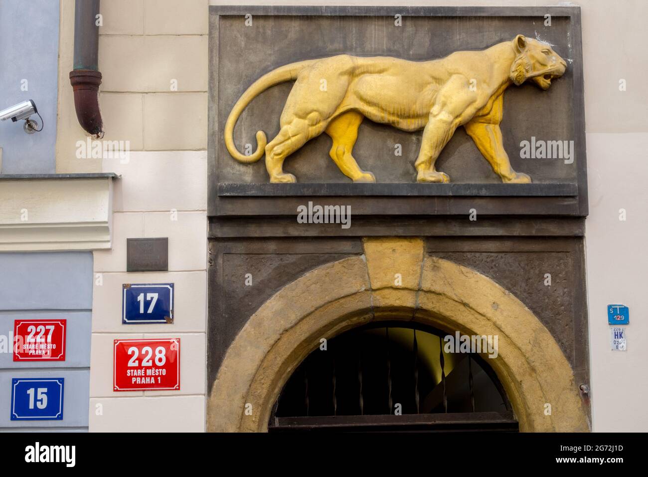 La Casa di Praga U Zlatého tygra segni al centro storico della Tigre d'Oro Foto Stock