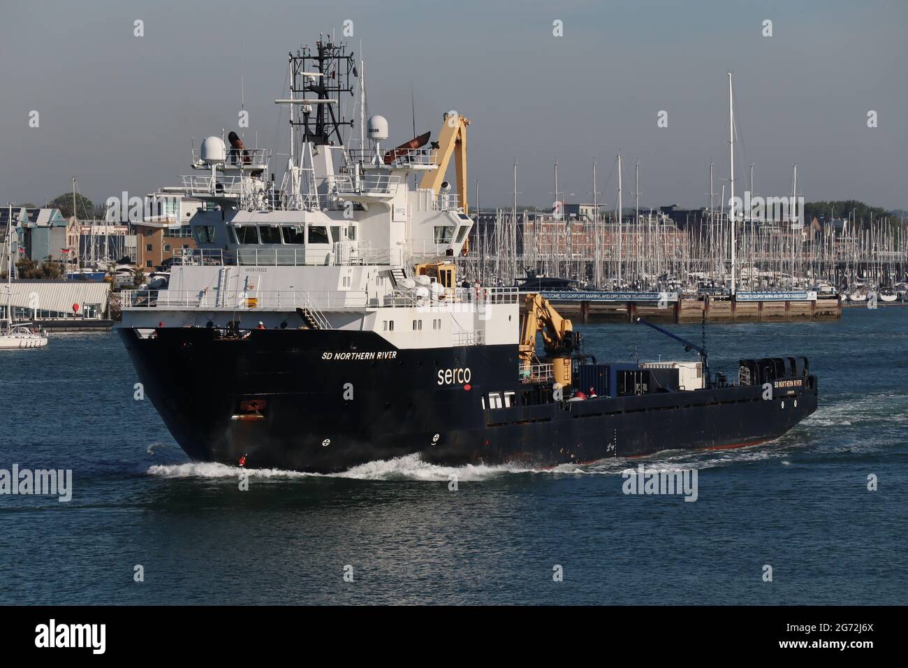 La nave offshore SD NORTHERN RIVER parte dalla base navale Foto Stock