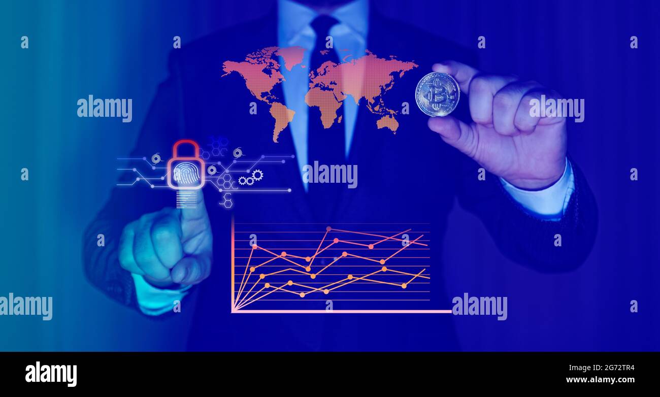 Agente di brokeraggio che accede allo scambio di criptovalute con tecnologia biometrica delle impronte digitali. sistema di sicurezza mondiale bitcoin. Foto Stock