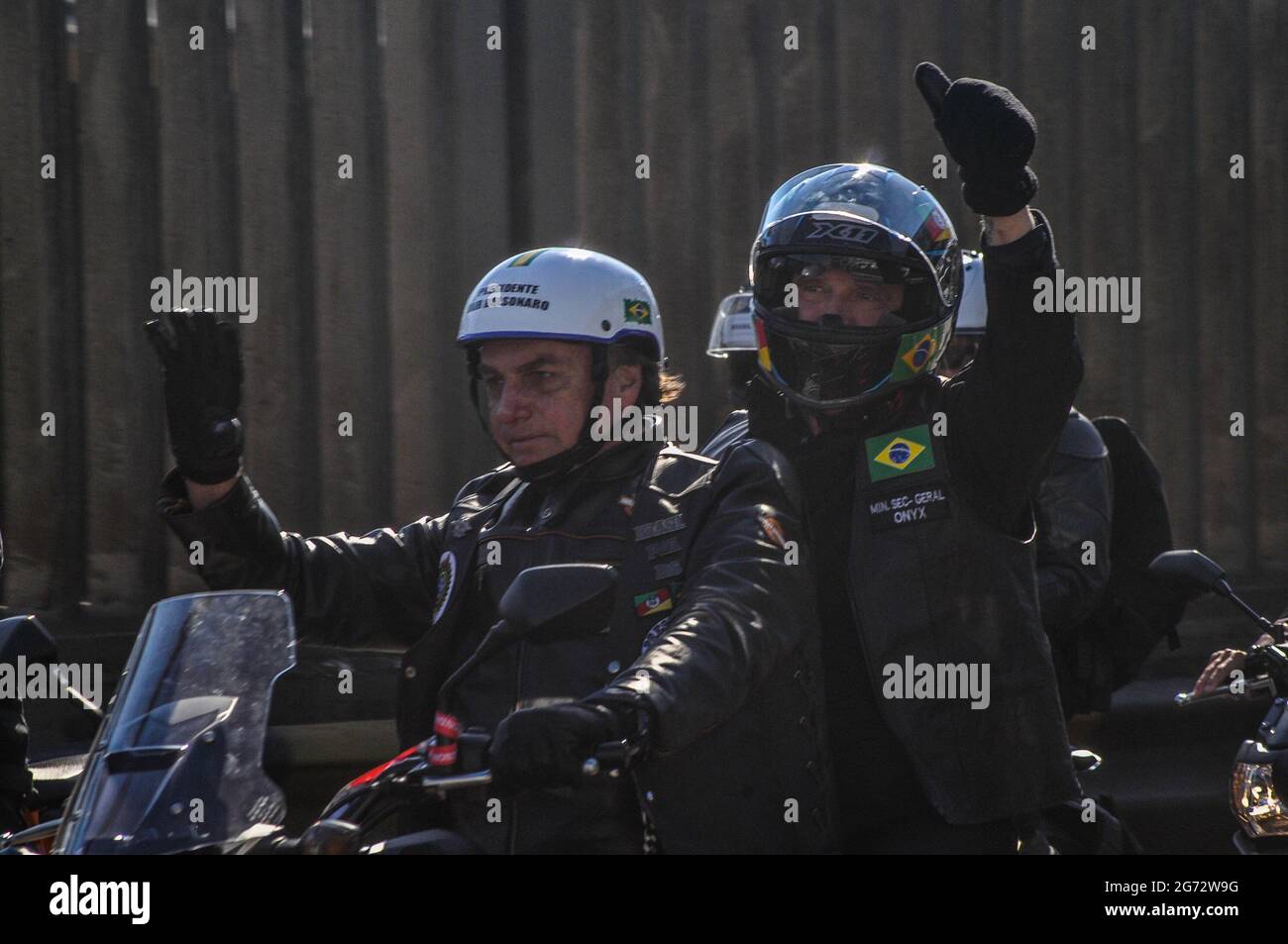 Porto Alegre, Brasile. 10 luglio 2021. Il presidente Jair Bolsonaro suona il motociclo a Porto Alegre (RS) e nelle città vicine questa mattina di sabato (10). Credit: Omar de Oliveira/FotoArena/Alamy Live News Foto Stock