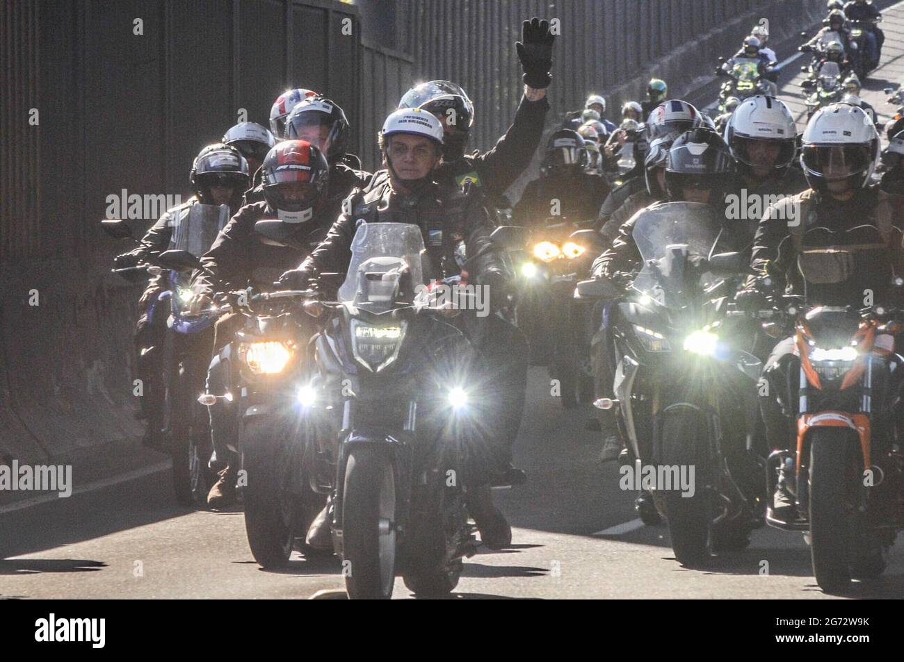 Porto Alegre, Brasile. 10 luglio 2021. Il presidente Jair Bolsonaro suona il motociclo a Porto Alegre (RS) e nelle città vicine questa mattina di sabato (10). Credit: Omar de Oliveira/FotoArena/Alamy Live News Foto Stock