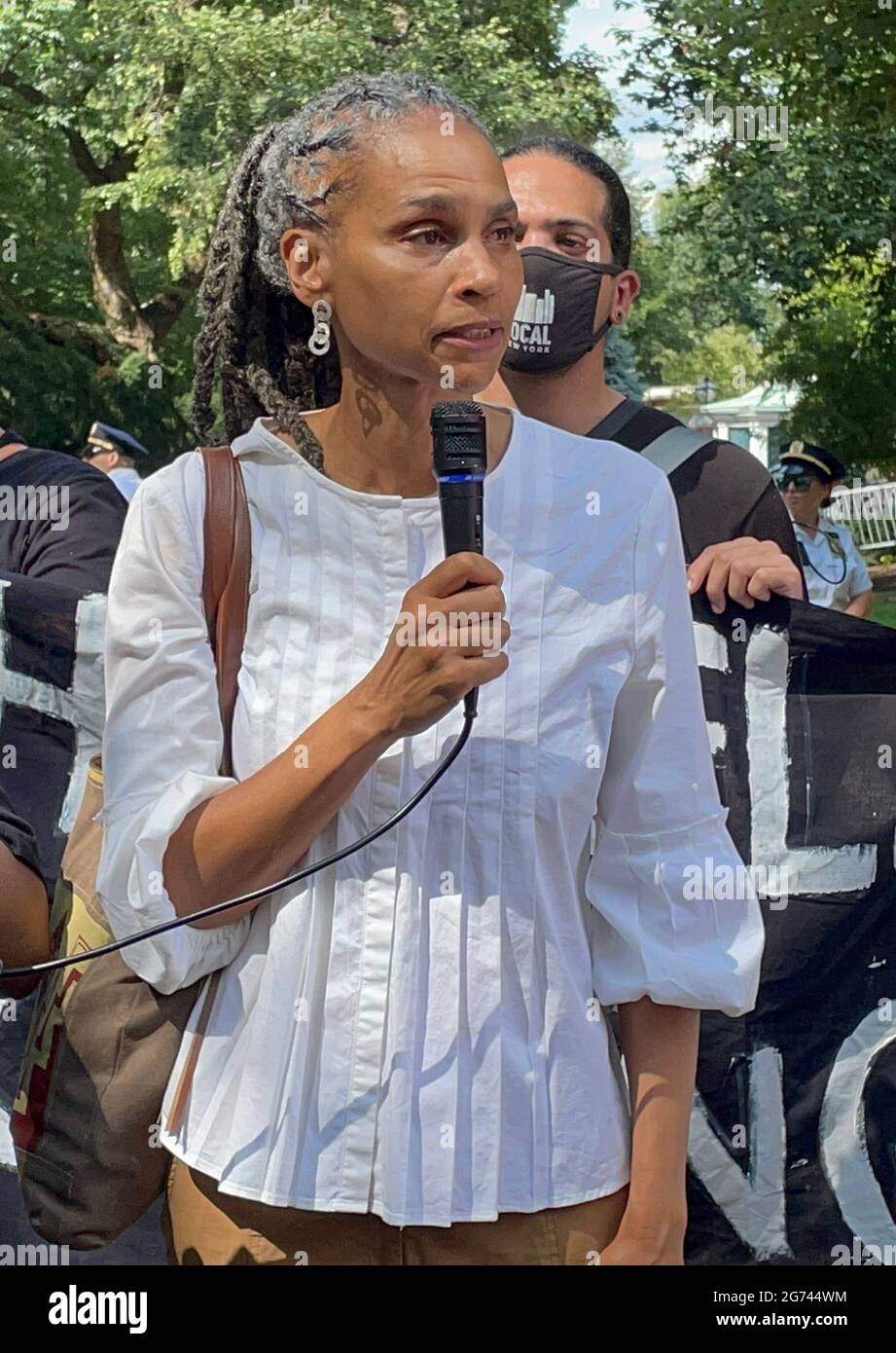 New York, NY, Stati Uniti. 10 luglio 2021. Maya Wiley, candidato mayoral, al marzo del 10 luglio 2021 sulla Gracie Mansion per i diritti dei senzatetto a New York City. Credit: Foto Rainmaker/Media Punch/Alamy Live News Foto Stock