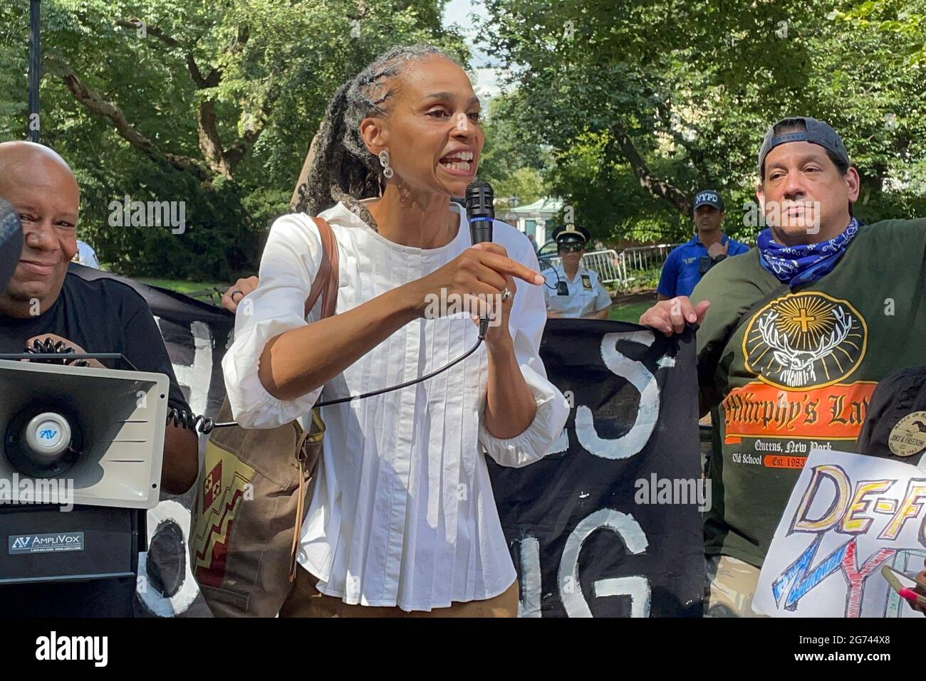 New York, NY, Stati Uniti. 10 luglio 2021. Maya Wiley, candidato mayoral, al marzo del 10 luglio 2021 sulla Gracie Mansion per i diritti dei senzatetto a New York City. Credit: Foto Rainmaker/Media Punch/Alamy Live News Foto Stock