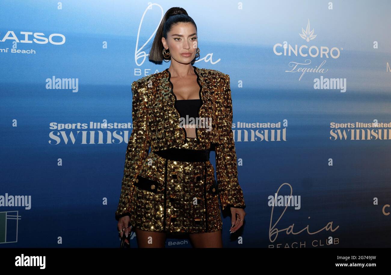 Miami Beach, Stati Uniti. 11 Luglio 2021. Sport Illustrated model Nicole Williams English cammina nel tappeto rosso 2021 durante PARAISO Miami Swim Week al Mondrian Hotel South Beach a Miami Beach, Florida, sabato 10 luglio 2021. Foto di Gary i Rothstein/UPI Credit: UPI/Alamy Live News Foto Stock