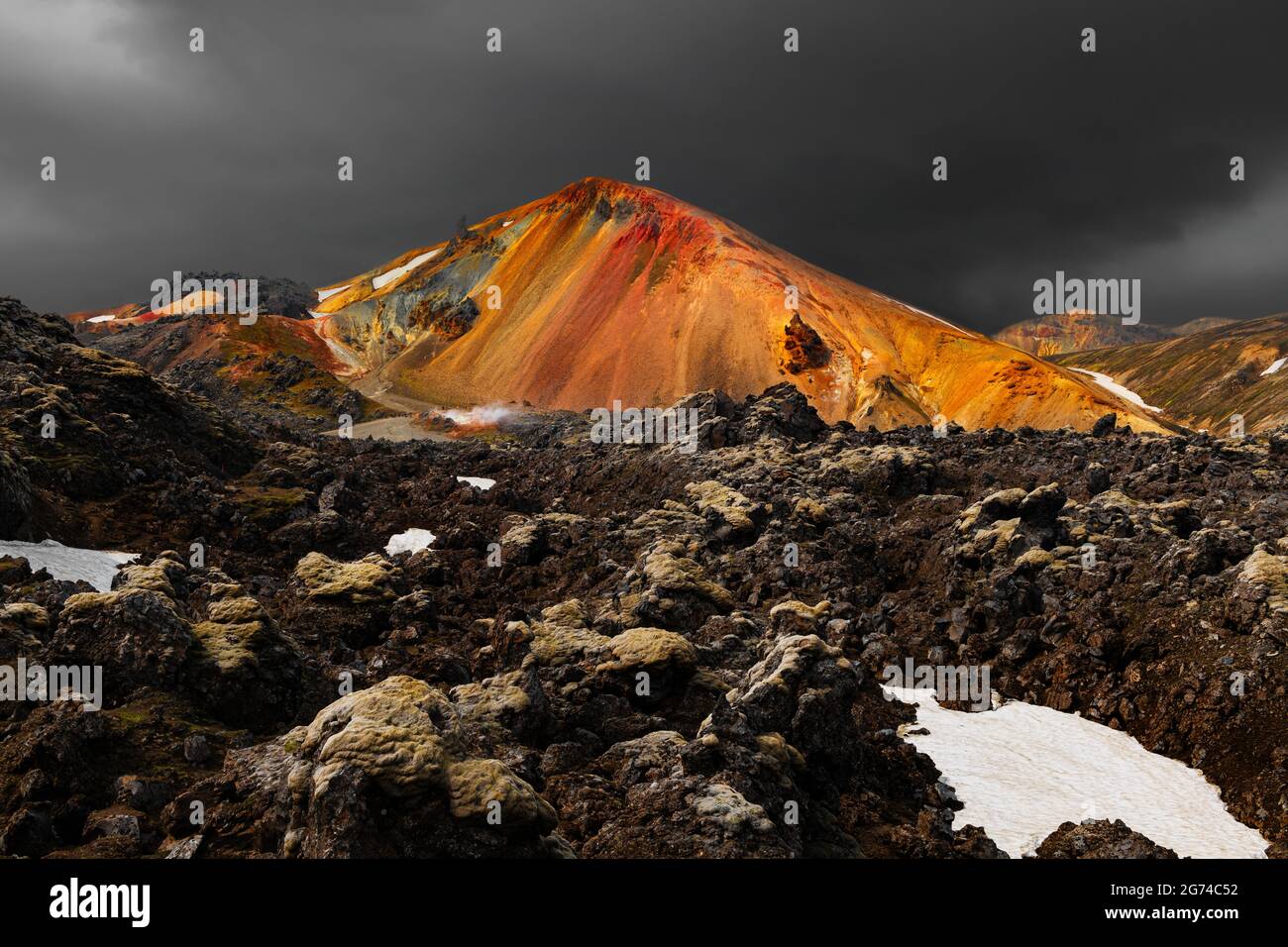 Colori sorprendenti del vulcano Brennisteinsalda a Landmannlaugar. Foto Stock