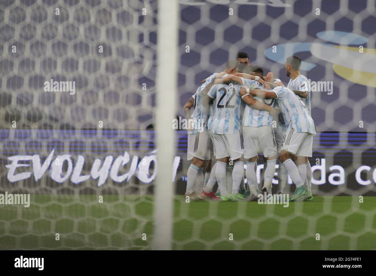 Rio de Janeiro, Brasile. 10 luglio 2021. I giocatori argentini festeggiano durante la partita finale del torneo di calcio Copa America 2021 a Rio de Janeiro, Brasile, il 10 luglio 2021. Credit: Rahel Patrasso/Xinhua/Alamy Live News Foto Stock