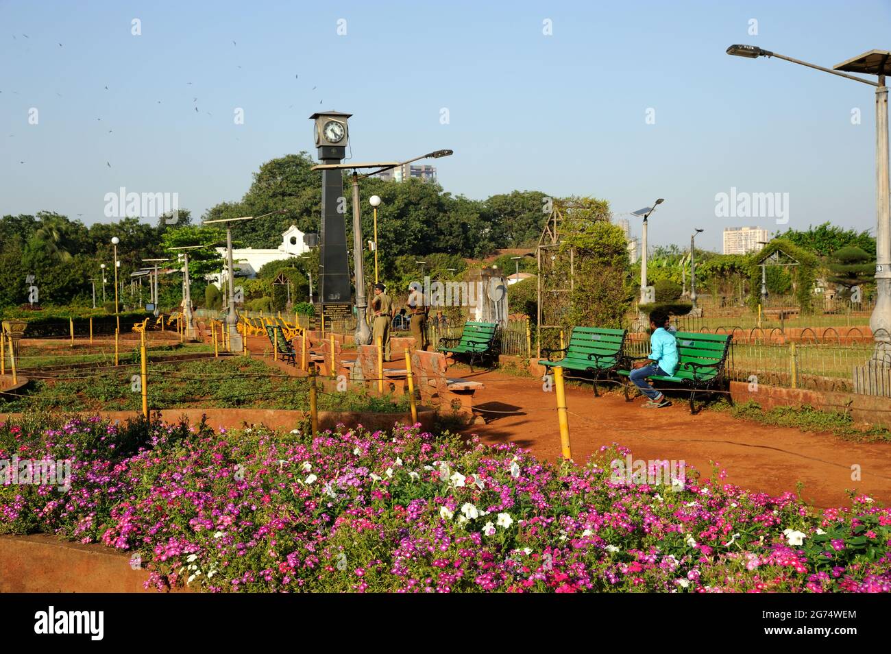 Mumbai Maharashtra India asia marzo 2015 pilastro di amicizia torre e orologio Bombay società comunale o giardino pensile pherozeshah mehta giardino Foto Stock