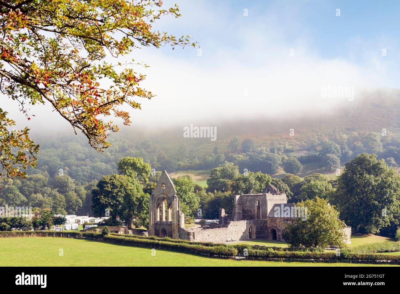 Nelle vicinanze del Llangollen, Denbighshire, Wales, Regno Unito. Il Cistercense di Valle Crucis Abbey o Valle della Croce Abbey. Il nome completo è Chiesa abbaziale di th Foto Stock