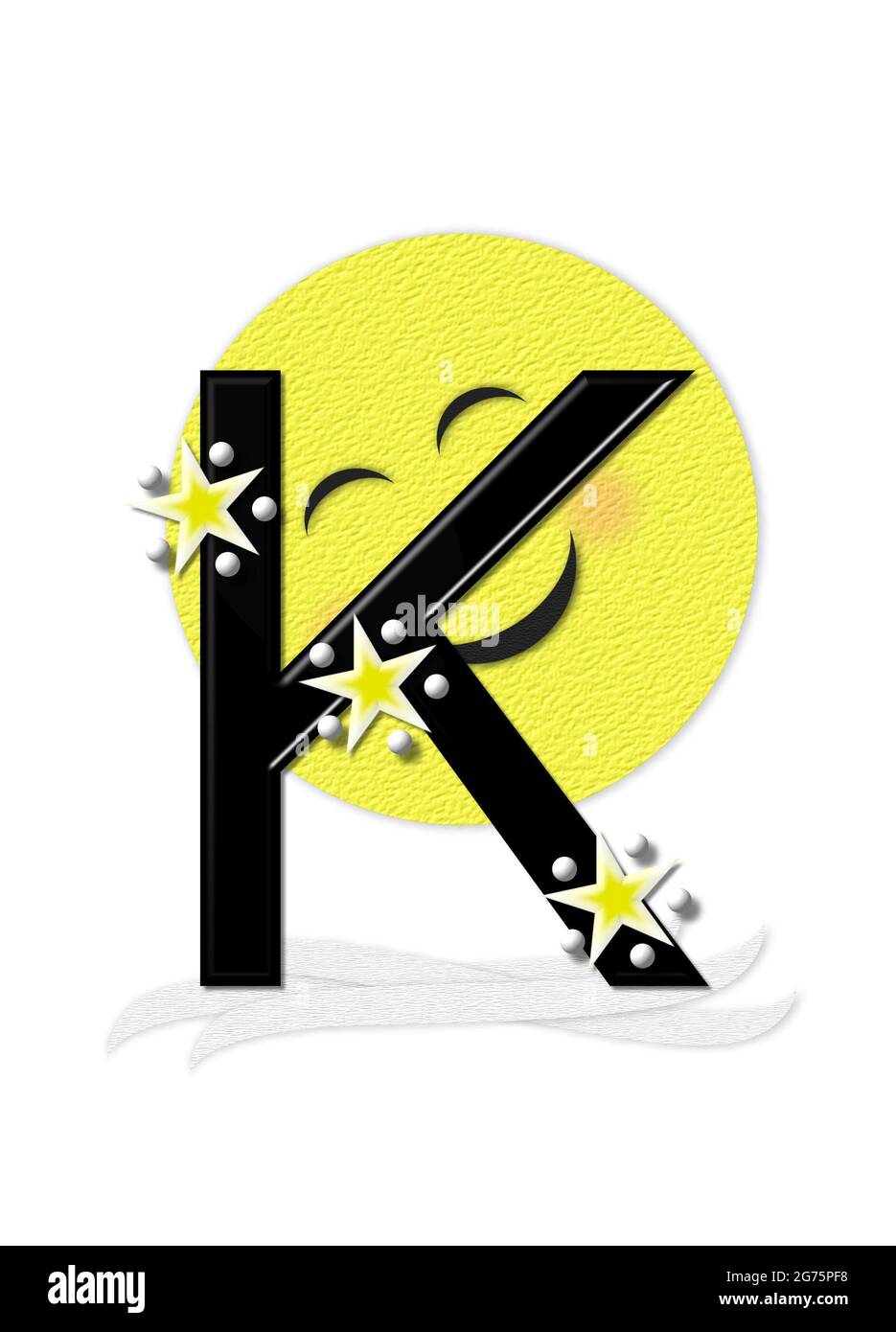 La lettera K, nell'insieme alfabetico 'Moon Beam' è in 3D e nera. Stelle e pois di polka decorano la lettera. Un fascio di luna sorridente sbirra intorno alla lettera. Foto Stock