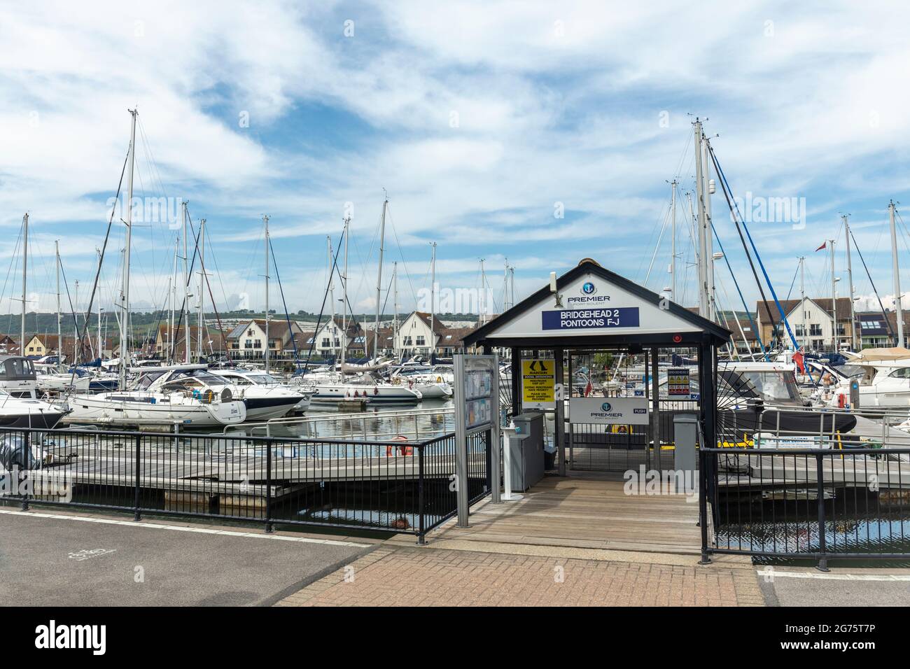 Ingresso testa di ponte 2. Barche ormeggiate a Port Solent Marina, Hampshire, Inghilterra, Regno Unito Foto Stock