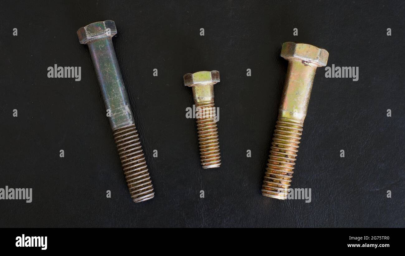 Tre bulloni su sfondo nero Foto Stock Tre bulloni su sfondo nero Foto Stock