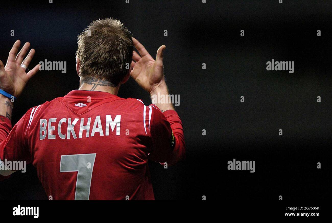 David Beckham gioca per l'Inghilterra. Inghilterra / Olanda a Villa Park, Birmingham. 2005. Inghilterra calciatore David Beckham Foto Stock David Beckham gioca per l'Inghilterra. Inghilterra / Olanda a Villa Park, Birmingham. 2005. Inghilterra calciatore David Beckham Foto Stock