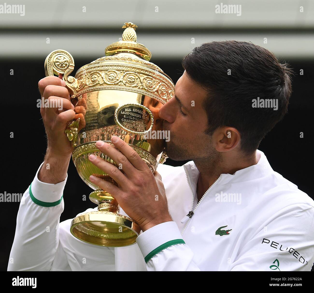 Londra, GBR. 11 Luglio 2021. London Wimbledon Championships Day 13 11/07/2021 Novak Djokovic (SRB) vince la finale di Mens singes facendo un totale di 20 Grand Slam che eguagliano Roger Federer e Rafa Nadal Credit: Roger Parker/Alamy Live News Foto Stock