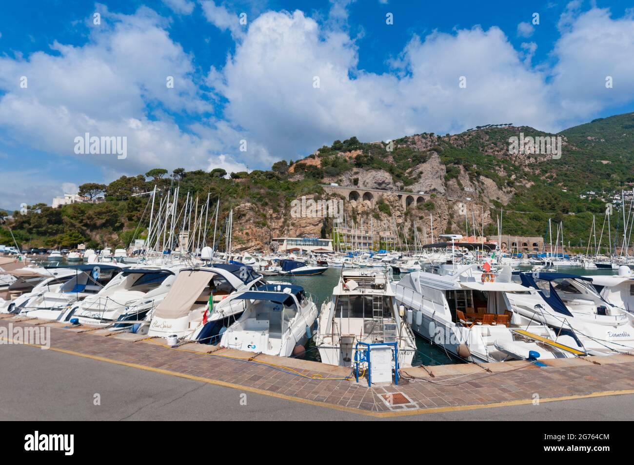 Italia, Liguria, Alassio, Porto Luca Ferrari Foto Stock