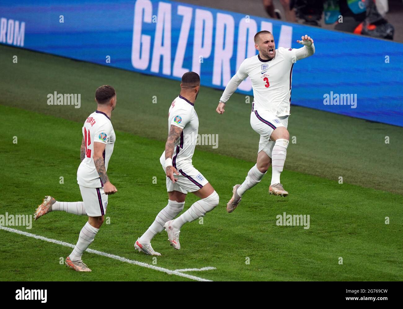 L'inglese Luke Shaw celebra il gol di apertura durante la finale UEFA Euro 2020 al Wembley Stadium di Londra. Data immagine: Domenica 11 luglio 2021. Foto Stock