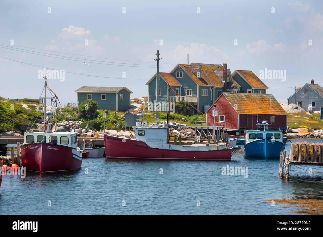 Il porto commerciale di Peggy's Cove della Nuova Scozia è ancora una pesca attiva. Foto Stock