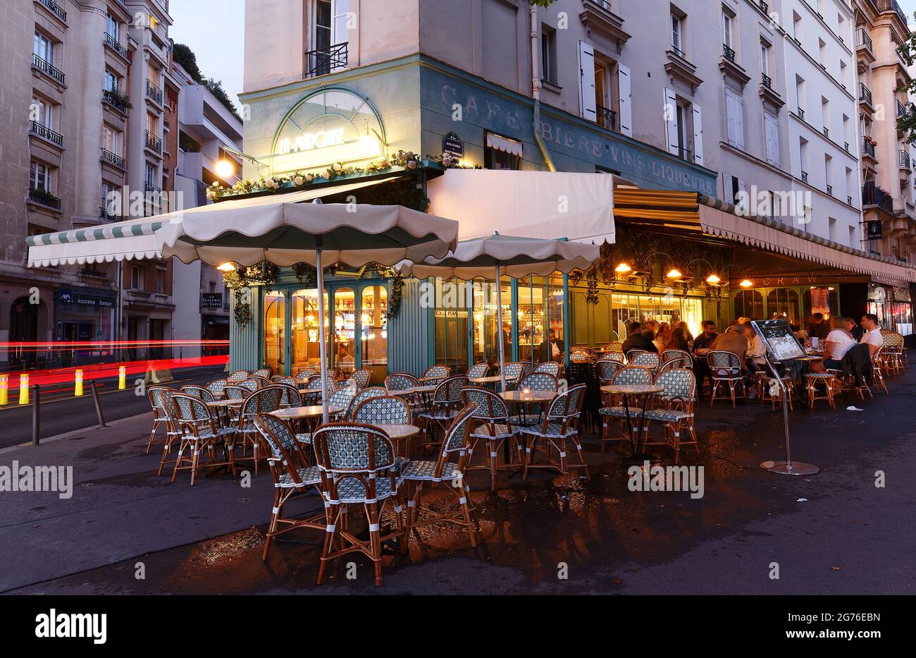 Il tradizionale ristorante francese la Marquise si trova sul viale Montparnasse, nel 15° arrondissement di Parigi. Foto Stock