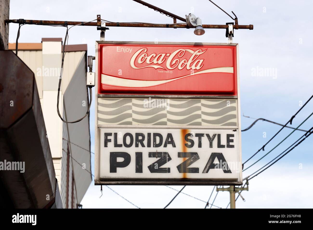Segnaletica per il Florida Style Pizza Shop, 2052 S Beechwood St, Philadelphia, Pennsylvania. Conosciuta per la sua pizza all'interno. Foto Stock