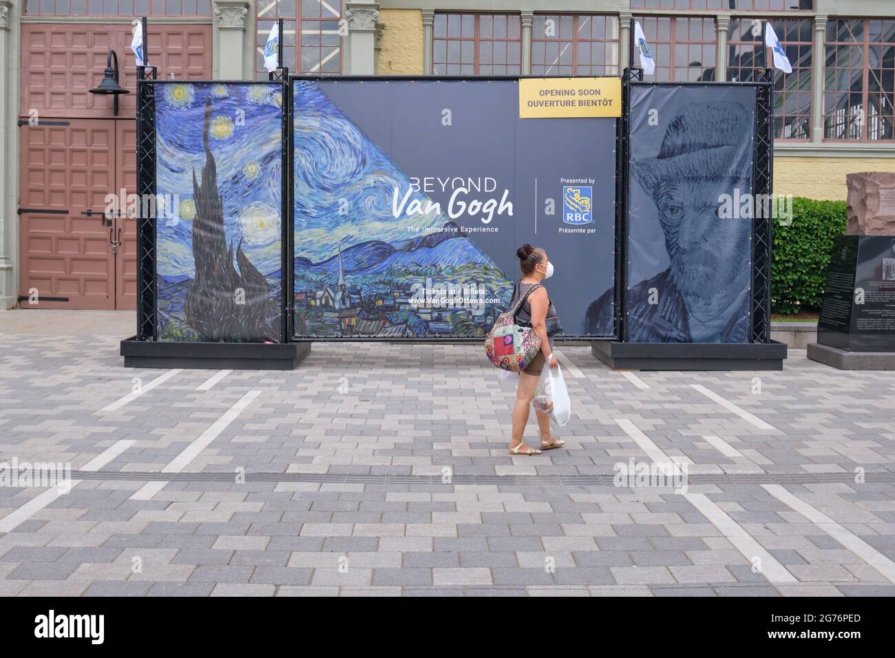 Billboard annuncia l'imminente esperienza immersiva Beyond Van Gogh a Ottawa, Canada. Luglio 2021. Foto Stock