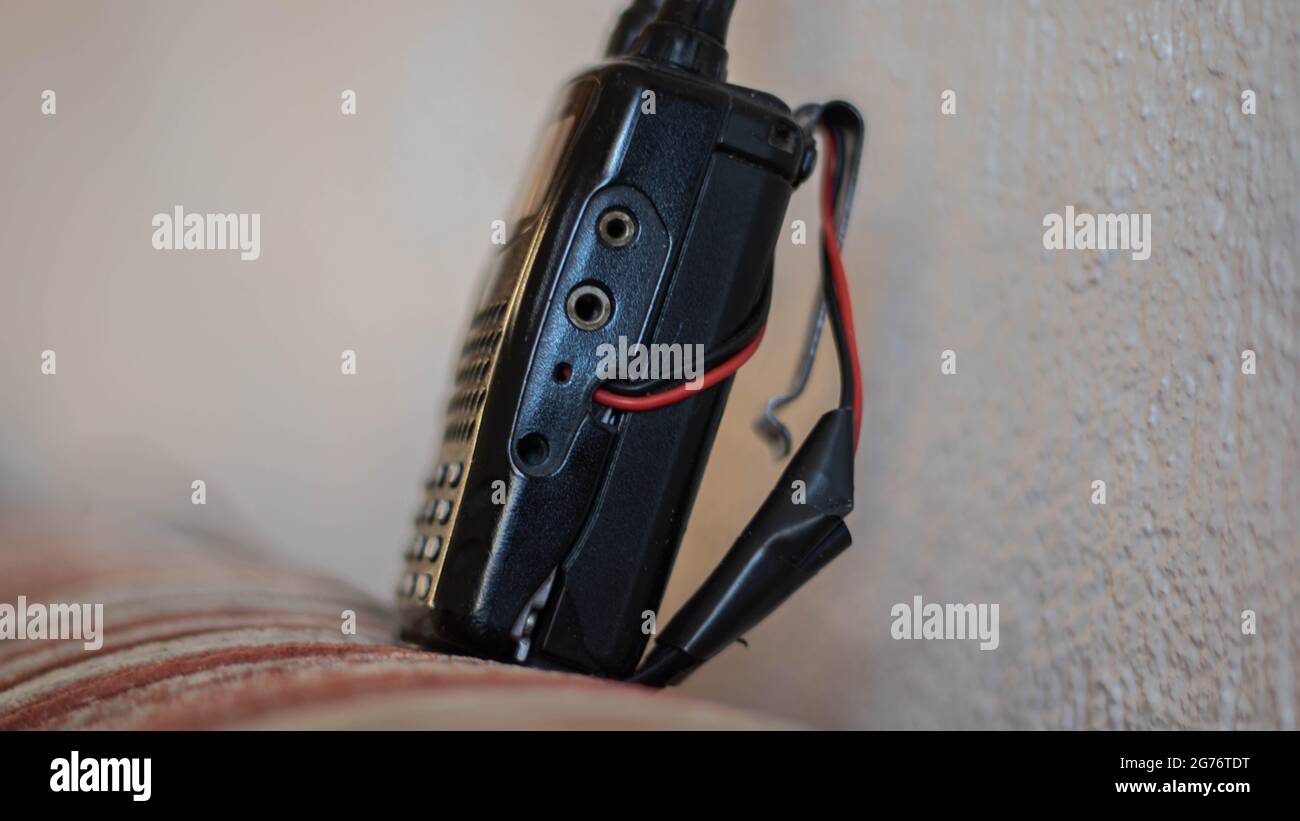 Walkie-talkie isolato, radio di polizia nera Foto Stock