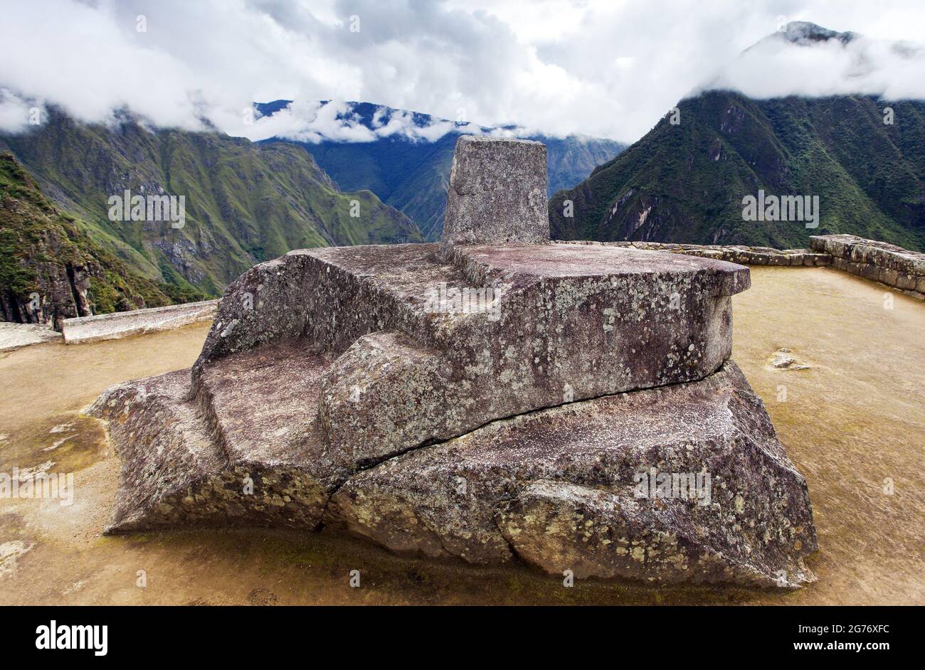 Machu Picchu, pietra di Intihuatana, particolare dalla città peruviana inca, patrimonio mondiale dell'unesco, valle sacra, Cusco regione, Perù Foto Stock