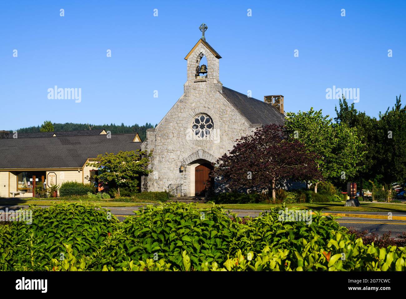 Carnation, WA, USA - 11 luglio 2021; la Nan Fullerton Stuart Memorial Chapel in garofano presso la congregazionale Chiesa unita di Cristo di Tolt Foto Stock