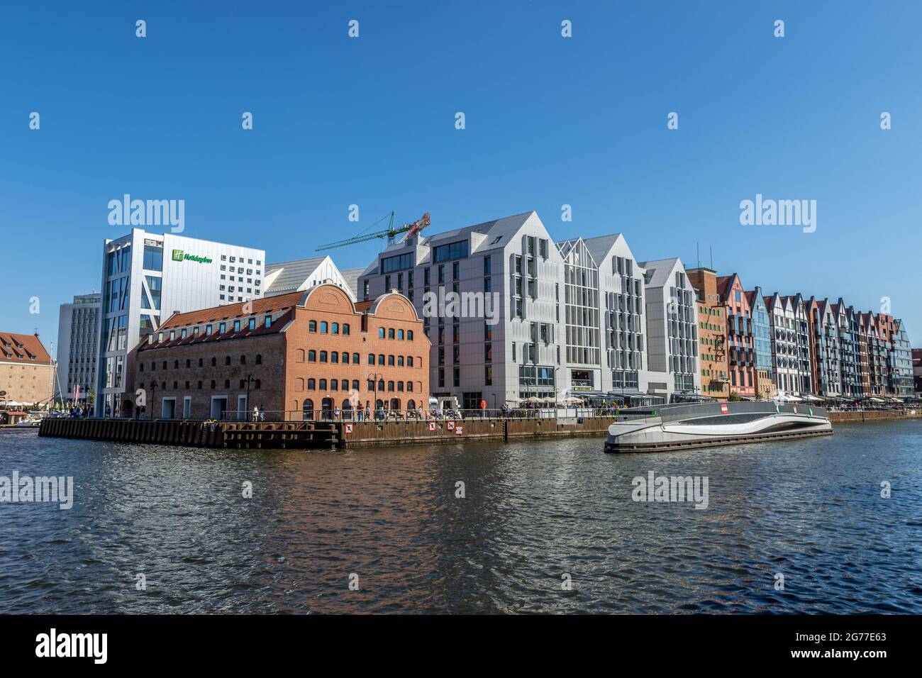 GDANSK, POLONIA - 13 giugno 2021: Gdansk, Polonia - 13 2021 giugno 'il nuovo edificio nel centro storico di Gdansk' Foto Stock