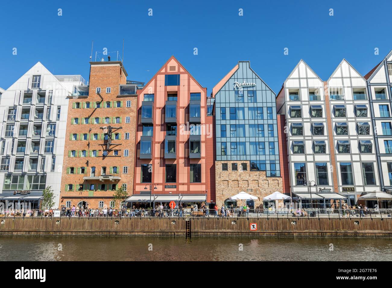 GDANSK, POLONIA - 13 giugno 2021: Gdansk, Polonia - 13 2021 giugno 'il nuovo edificio nel centro storico di Gdansk' Foto Stock