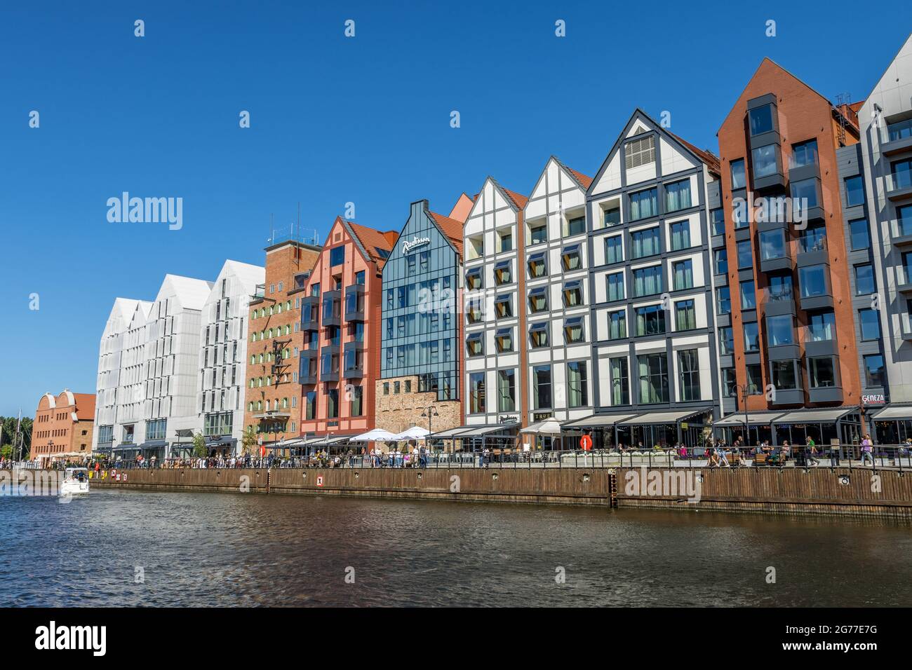 GDANSK, POLONIA - 13 giugno 2021: Gdansk, Polonia - 13 2021 giugno 'il nuovo edificio nel centro storico di Gdansk' Foto Stock